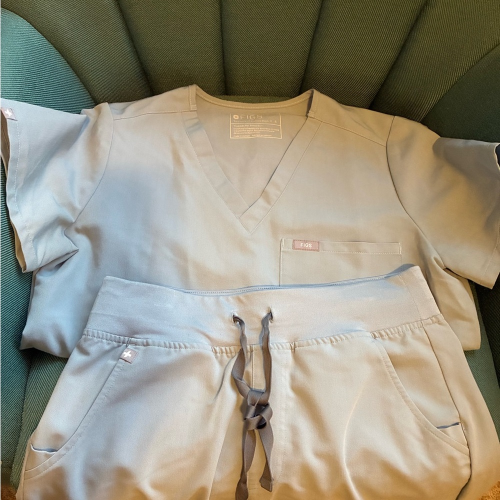 FIGS Dusty Blue Scrub Set